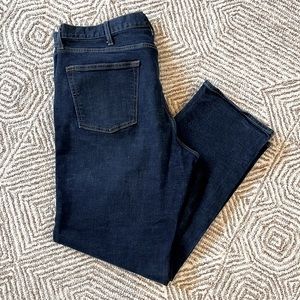 Old Navy Men’s Loose Fit Built in Flex Jeans. Size 38” x 31” Inseam.